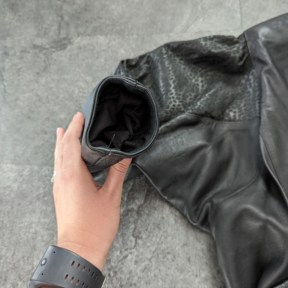 Vintage 80s soft black leather jacket with shoulder pads and leopard det… - Picture 12 of 14
